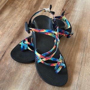 Women’s tie dye rainbow colored Chaco brand sandals size 10. Adjustable straps!